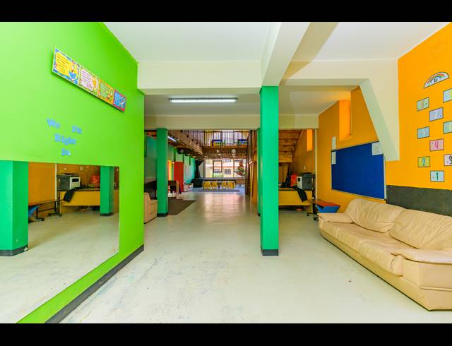 266M² BUSINESS FOR SALE IN MONTCLAIR